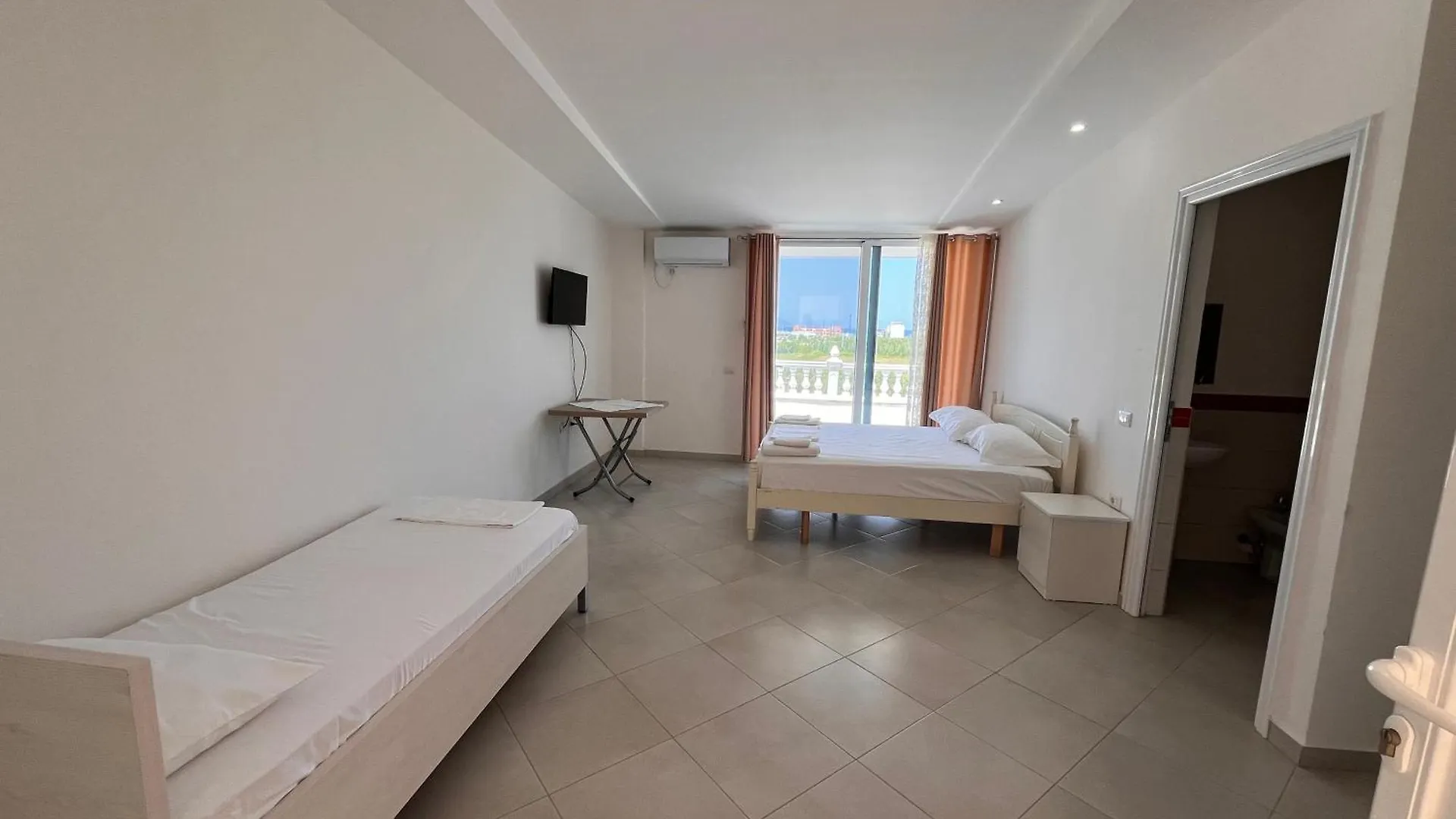 Donald Hotel Vlorë